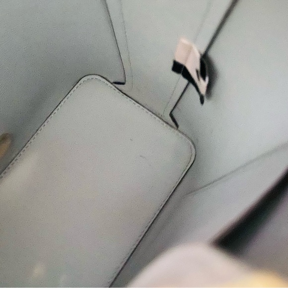 Stunning and Classic Kate Spade Purse. - Picture 3 of 7